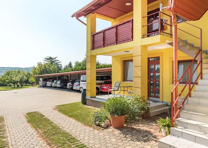 Nemes Apartmanhaz *